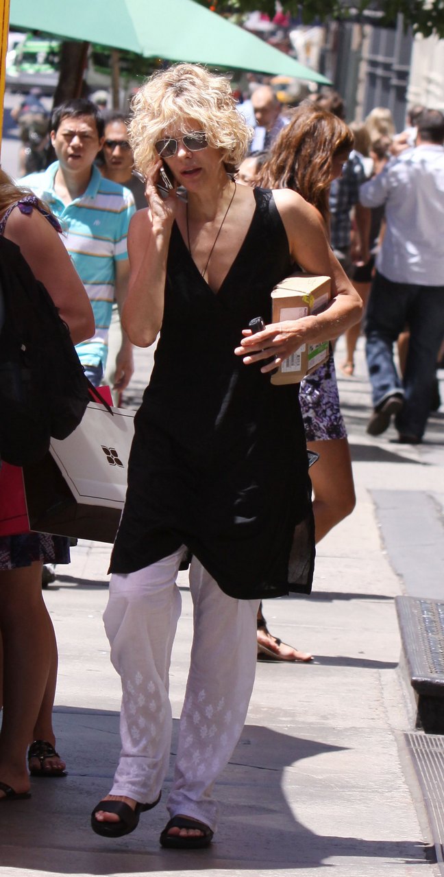 Meg Ryan, white cotton pants, black sleeveless tunic, cell phone, sunglasses,black sandals